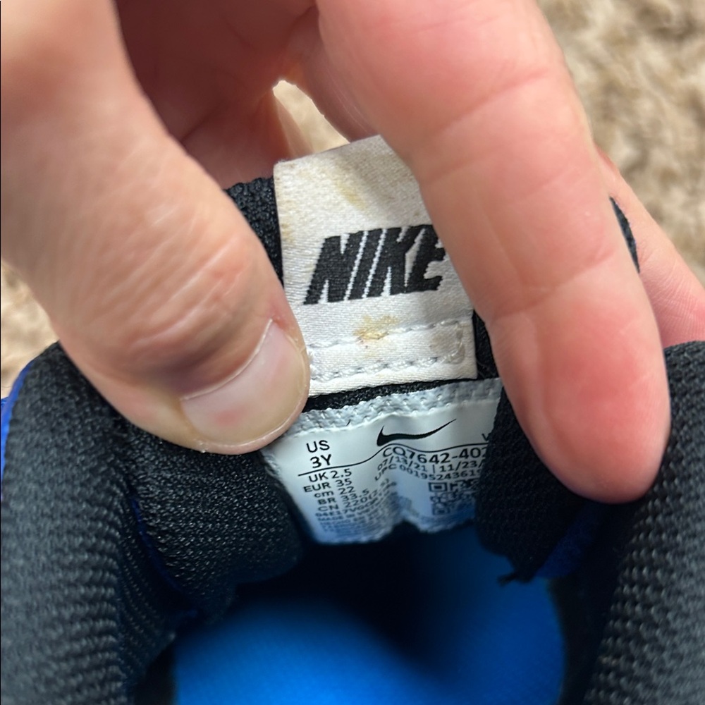 Nike Kids Royal Blue and White cleats - Picture 5 of 5